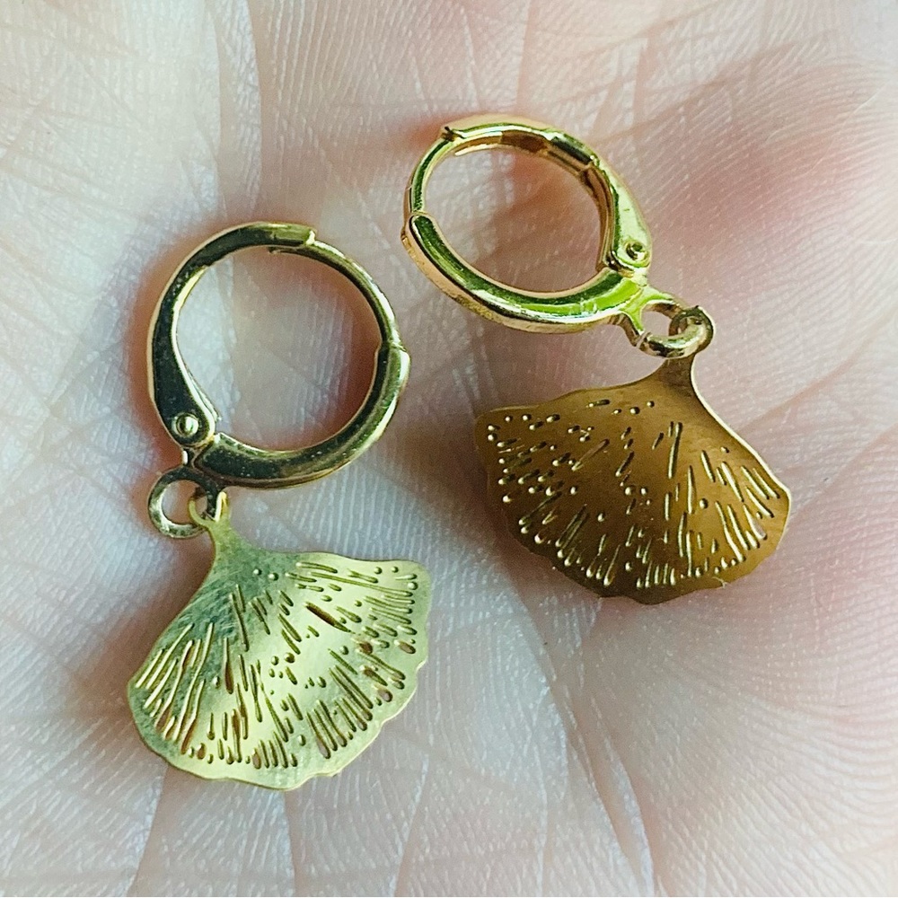 ✨NWT ✨18K Gold Filled Ginkgo Leaf Delicate Minimal Earrings✨Handmade ✨